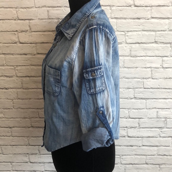 ⚡️Red Tulips crop chambray denim top size XL - Picture 3 of 8